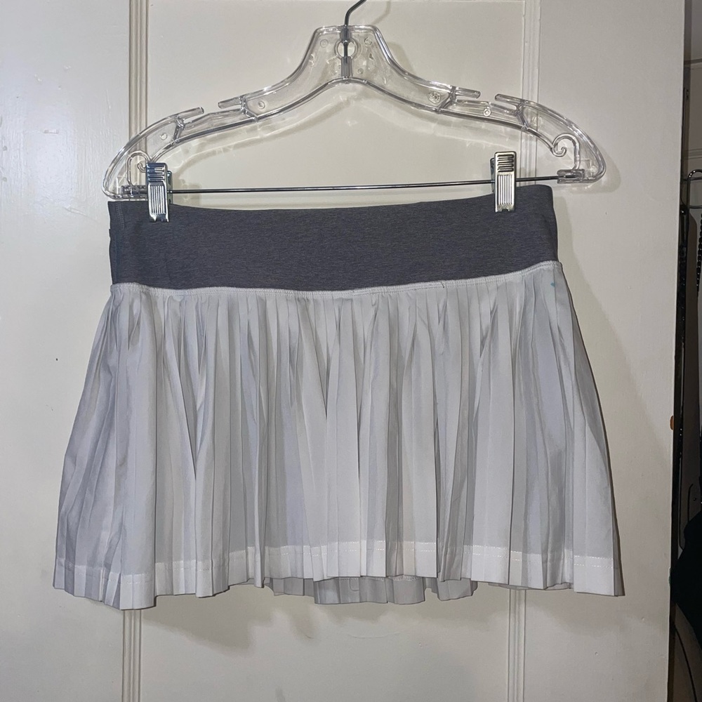 Lulu lemon white ruffled skirt